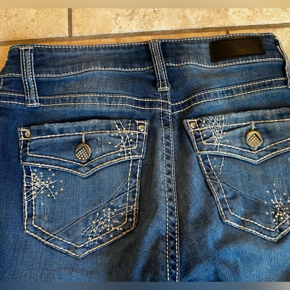 Buckle Capris Stretch Jean - Picture 3 of 5